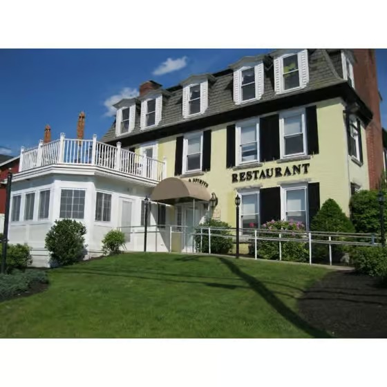 Discovering an American Restaurant in Canobie Lake