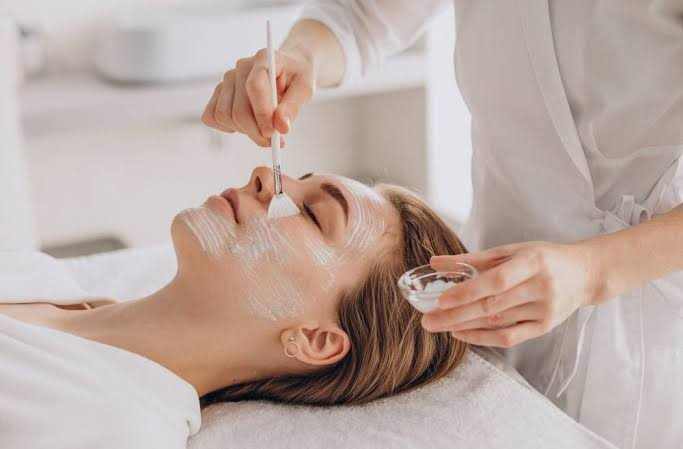 Skin Specialist: Advantages, Treatment Benefits, and a Comfortable Care Environment