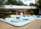 How to Reduce Hot Tub Running Costs Without Sacrificing Comfort