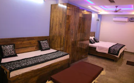 What Should Guests Check Before Booking a Homestay in Karol Bagh Delhi?
